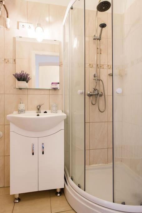 Apartment Comfortable Flat With Prime Location Near Oktogon Budapest